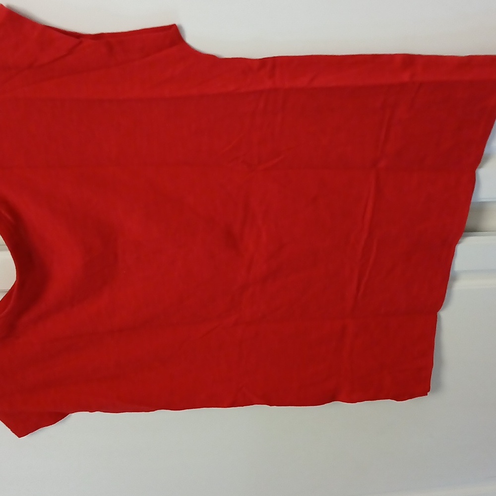 Boat Neckline Liz Claiborne Red Top SZ M NWOT Never worn. - Picture 4 of 4